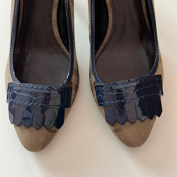 Brand new Burberry brown canvas and patent leather fridge detail pumps - Picture 7 of 10